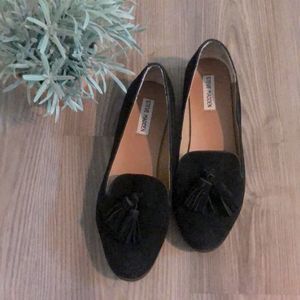 STEVE MADDEN ALORE BLACK SUEDE TASSEL FLATS WOMENS SIZE 9.5